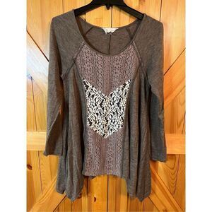 A’Reve Tunic top size small front design (1744)